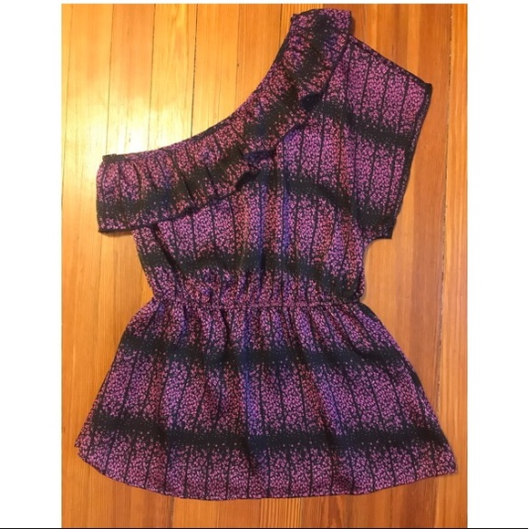 Forever 21 Tops - ❌SOLD❌Floral One- Shoulder Ruffle Top